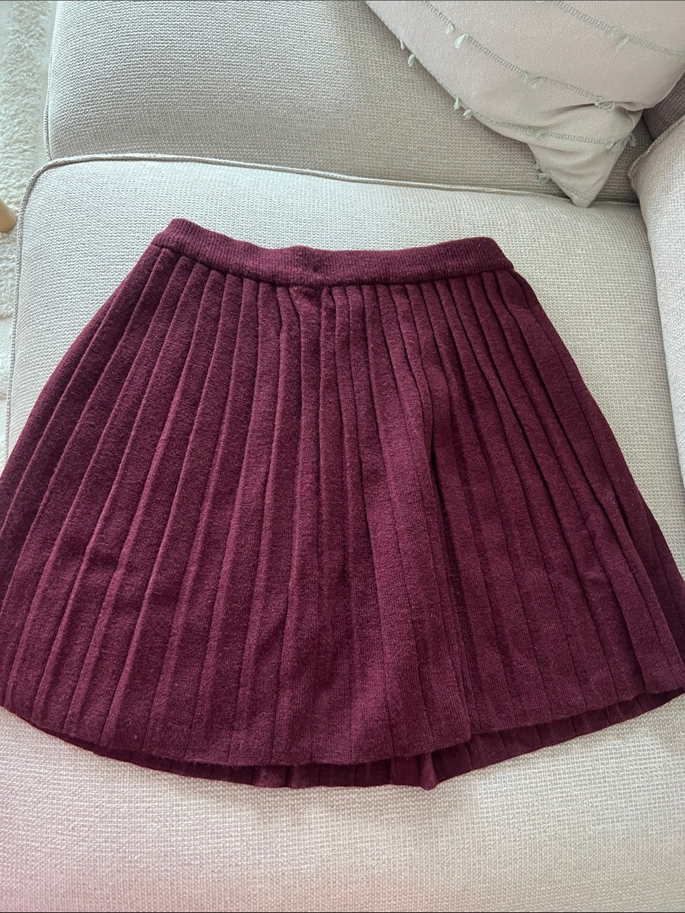 Women’s Pleated Knit Skirt - Burgundy